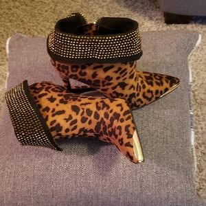 Leopard high heel pointed toe shoe